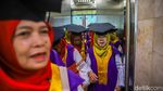 Puluhan Lansia Wisuda Setelah Rampungkan Pendidikan Nonformal