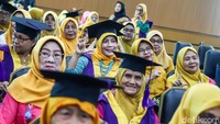 Sebanyak 85 lansia diwisuda setelah menyelesaikan program pendidikan di sejumlah Sekolah Lansia di Jakarta Utara, di antaranya Sekolah Lansia Nirmala dan Sekolah Lansia Cucak Hijau. Para peserta dinyatakan lulus setelah mengikuti rangkaian pembelajaran yang telah ditetapkan.