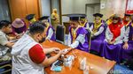Puluhan Lansia Wisuda Setelah Rampungkan Pendidikan Nonformal
