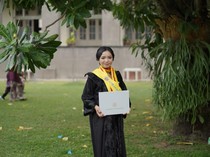 Kisah Sita Teliti Genetik Ayam Jadi Wisudawan S3 Termuda UGM di Usia 34 Tahun