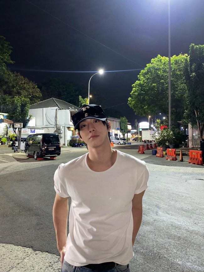 Potret Ahn Hyo Seop Kena Udara Bandung