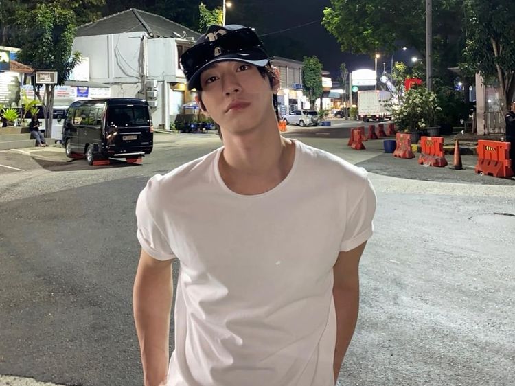 Potret Ahn Hyo Seop Kena Udara Bandung