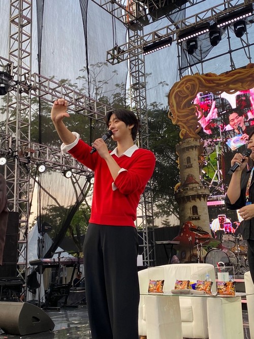 Ahn Hyo Seop menghadiri acara brand mie instan di Kiara Artha Park, Bandung, Jawa Barat, pada 25 Juli 2026.