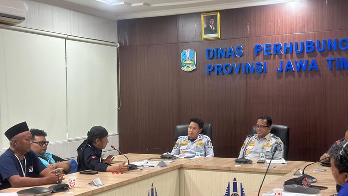 Audiensi sopir angkot asal Malang dengan perwakilan Dishub Jatim