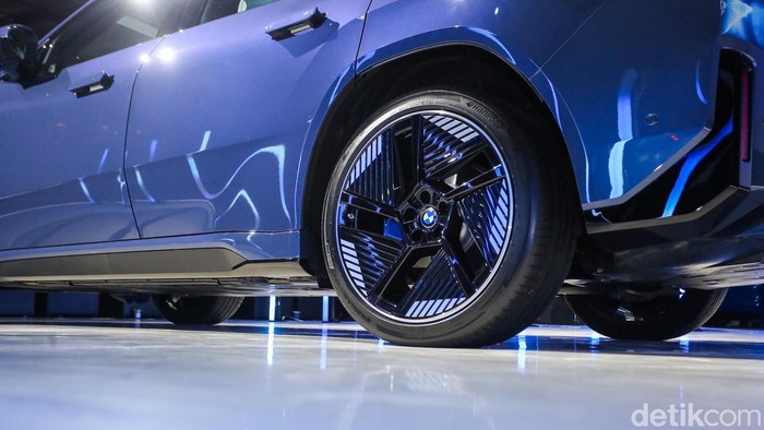 BMW Group Indonesia resmi meluncurkan generasi terbaru BMW iX3 pada ajang Gaikindo Indonesia International Auto Show (GIIAS) 2026 di ICE BSD City, Kabupaten Tangerang, Rabu (29/7/2026), sebagai model pertama yang mengusung teknologi Neue Klasse di Indonesia sekaligus menandai era baru kendaraan listrik BMW.