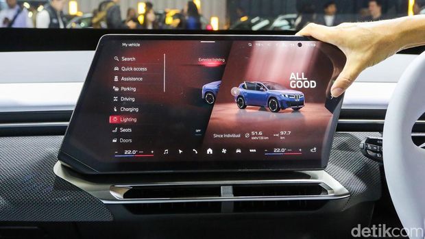 BMW Group Indonesia resmi meluncurkan generasi terbaru BMW iX3 pada ajang Gaikindo Indonesia International Auto Show (GIIAS) 2026 di ICE BSD City, Kabupaten Tangerang, Rabu (29/7/2026), sebagai model pertama yang mengusung teknologi Neue Klasse di Indonesia sekaligus menandai era baru kendaraan listrik BMW.