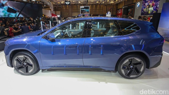 BMW Group Indonesia resmi meluncurkan generasi terbaru BMW iX3 pada ajang Gaikindo Indonesia International Auto Show (GIIAS) 2026 di ICE BSD City, Kabupaten Tangerang, Rabu (29/7/2026), sebagai model pertama yang mengusung teknologi Neue Klasse di Indonesia sekaligus menandai era baru kendaraan listrik BMW.