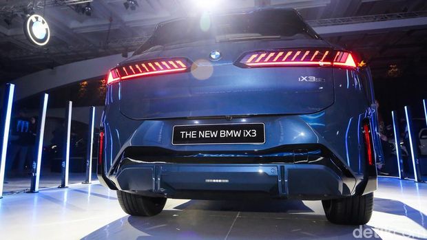 BMW Group Indonesia resmi meluncurkan generasi terbaru BMW iX3 pada ajang Gaikindo Indonesia International Auto Show (GIIAS) 2026 di ICE BSD City, Kabupaten Tangerang, Rabu (29/7/2026), sebagai model pertama yang mengusung teknologi Neue Klasse di Indonesia sekaligus menandai era baru kendaraan listrik BMW.