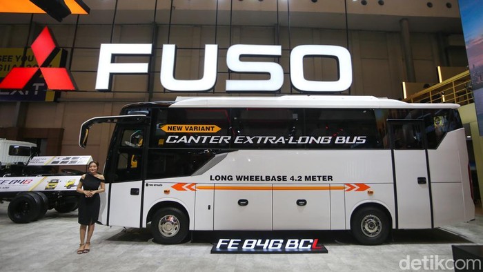 PT Krama Yudha Tiga Berlian Motors (KTB) selaku distributor resmi kendaraan niaga dari Mitsubishi Fuso di Indonesia, resmi memperkenalkan varian bus terbarunya, Mitsubishi Fuso Canter Extra Long Bus pada GIIAS 2026 di ICE BSD City, Tangerang, Rabu (2