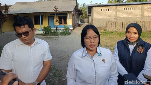 Direktur Direktorat PPA dan PPO Polda NTB, Kombes Ni Made Pujewati, saat ditemui awak media seusai melakukan rekonstruksi di Ponpes Rosudatussaulatiyah Al Ibrahimy, Desa Aik Darek, Kecamatan Batukliang, Lombok Tengah. Foto: (Edi Suryansyah/detikBali)