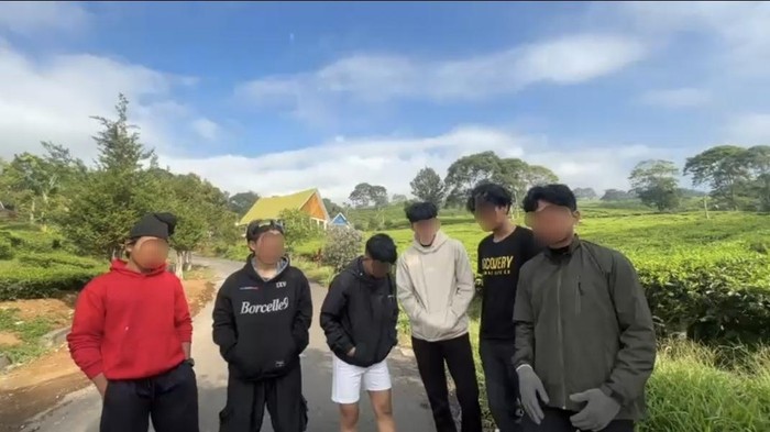 Enam pendaki asal Palembang yang menjadi korban pengancaman di Gunung Dempo oleh  pria bawa senapan