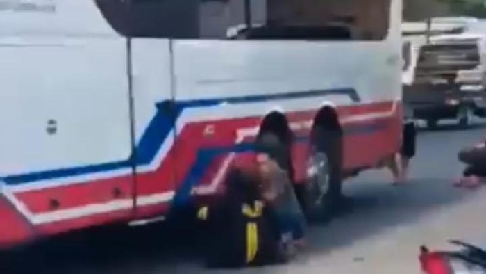 Gadis usia 10 tahun terlindas bus Borlindo di Luwu Utara.