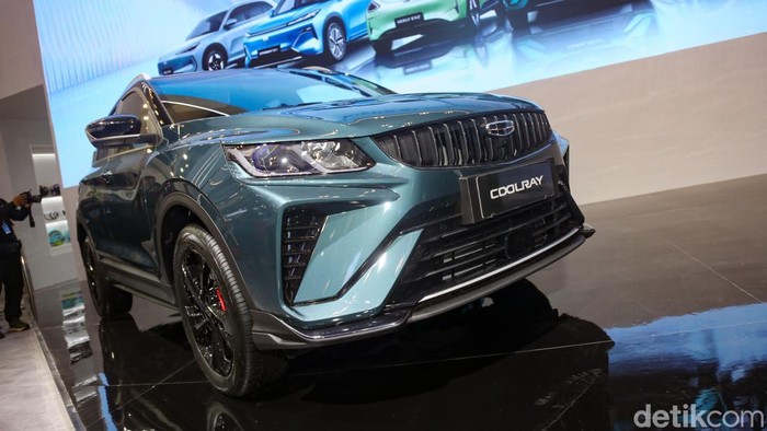 Geely Auto Indonesia resmi meluncurkan Geely Coolray pada ajang Gaikindo Indonesia International Auto Show (GIIAS) 2026 di ICE BSD City, Tangerang, Rabu (29/7/2026). SUV kompak ini hadir untuk bersaing di segmen kendaraan sport utility dengan mengandalkan desain sporty, performa mesin turbo, serta teknologi keselamatan modern.