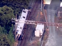 Video Gempa di Jepang: Rumah Terbakar, Kereta Terguling-Mal Runtuh