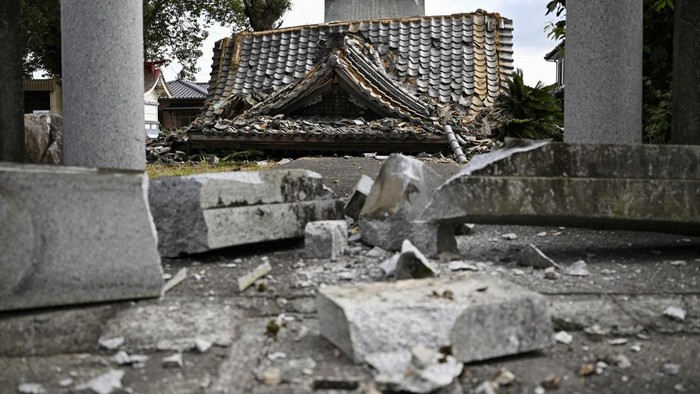 A shrine that had collapsed after an earthquake with a magnitude of 7.1 struck Japans southern Kumamoto prefecture, in Yatsushiro City, Kumamoto Prefecture, Japan, July 29, 2026. Kyodo/via REUTERS ATTENTION EDITORS - THIS IMAGE HAS BEEN SUPPLIED BY A THIRD PARTY. MANDATORY CREDIT. JAPAN OUT. NO COMMERCIAL OR EDITORIAL SALES IN JAPAN.   REFILE - CORRECTING LOCATION FROM 