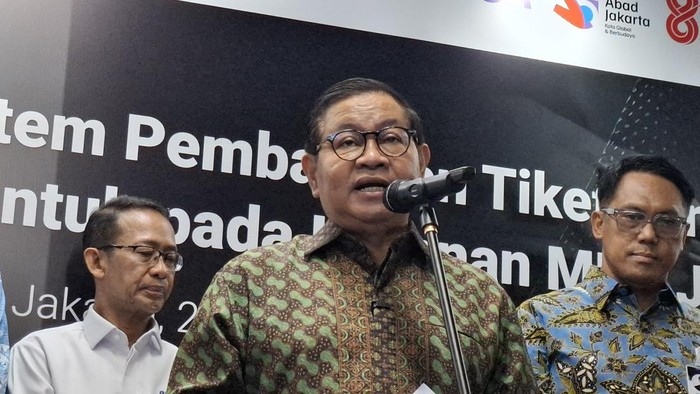 Gubernur Jakarta Pramono Anung usai meresmikan sistem pembayaran tiket menggunakan kartu kredit nirsentuh (EMV Contactless) di Stasiun MRT Bundaran HI, Jakarta Pusat, Rabu (29/7/2026).
