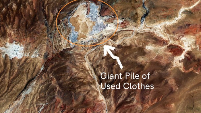 Gunungan sampah pakaian di Gurun Atacama di Chile terlihat dari luar angkasa