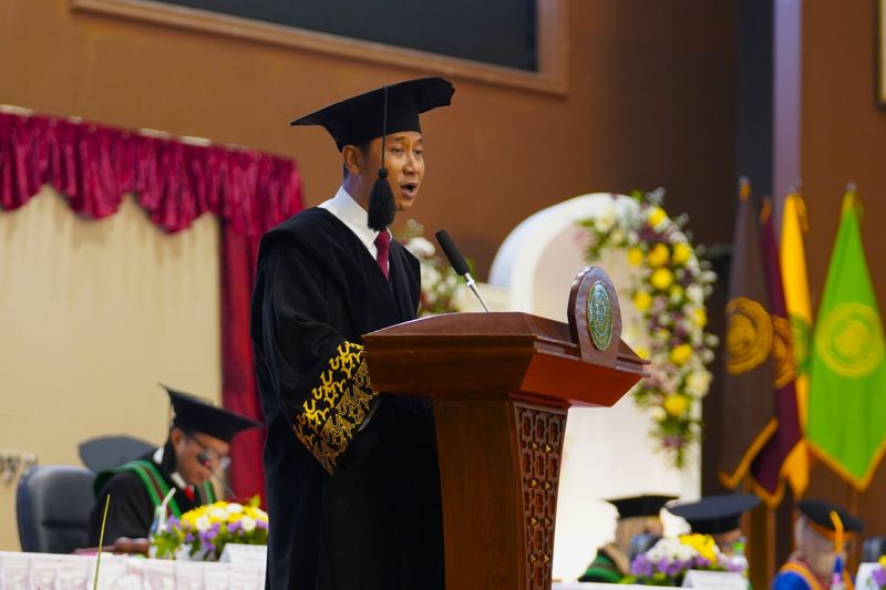 Guru Besar Fakultas Hukum UMY, Prof. Dr. Mukti Fajar Nur Dewata Guru Besar Fakultas Hukum UMY, Prof. Dr. Mukti Fajar Nur Dewata