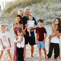 Istri dari aktor Alec Baldwin tersebut diketahui memiliki tujuh anak, salah satu dilahirkan melalui surogasi. Karena itu, banyak orang terkagum pada dedikasi wanita 42 tahun itu dalam menjaga tubuh. Foto: Instagram @hilariabaldwin