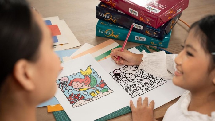 Ilustrasi menulis di kertas