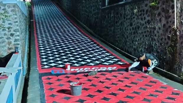 Indahnya jalan kampung Mener, RW 03, Desa Segorogunung, Kecamatan Ngargoyoso, Kabupaten Karanganyar, saat dicat warna-warni. Indahnya jalan kampung Mener, RW 03, Desa Segorogunung, Kecamatan Ngargoyoso, Kabupaten Karanganyar, saat dicat warna-warni.