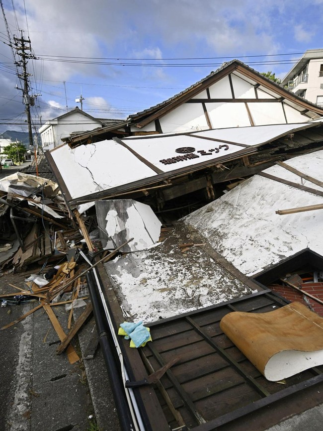 Gempa Luluhlantakkan Bangunan di Kumamoto