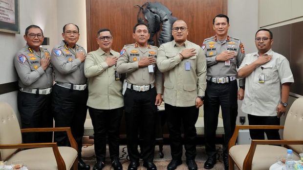 Kakorlantas Polri Irjen Wibowo menerima audiensi dari Tenaga Ahli Utama Kantor Staf Presiden (KSP) Bhinneka Putra Linanta di gedung Korlantas Polri, Jakarta.