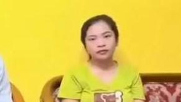 Tampang Wati, pembeli yang viral memaki habis kasir hingga dipecat Toko Al Amin di Pare Kediri gegara salah input
