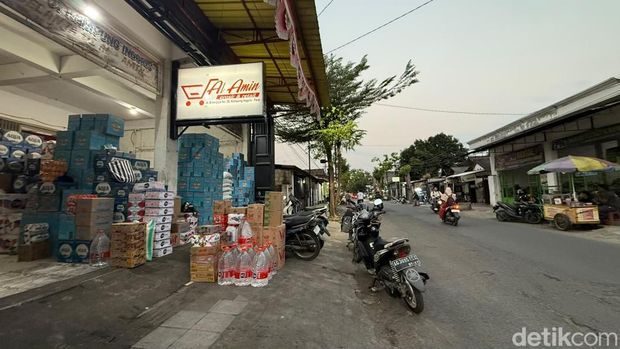 Kasir toko dinaki pembeli di Pare Kediri Toko Al Amin, Pare Kediri lokasi kasir dimaki habis-habisan pembeli gegara salah input kacang