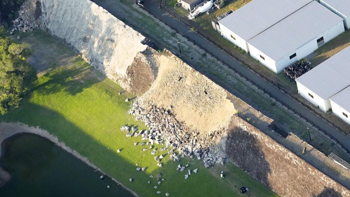 An aerial view shows a collapsed part of Kumamoto Castles stone walls after an earthquake with a preliminary magnitude of 7.1 struck Japans southern Kumamoto prefecture, in Kumamoto, Japan, July 28, 2026. Kyodo/via REUTERS ATTENTION EDITORS - THIS IMAGE HAS BEEN SUPPLIED BY A THIRD PARTY. MANDATORY CREDIT. JAPAN OUT. NO COMMERCIAL OR EDITORIAL SALES IN JAPAN.     TPX IMAGES OF THE DAY