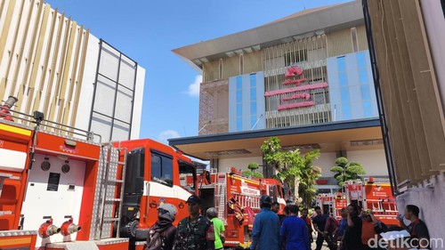 kebakaran proyek rumah sakit di Denpasar, Rabu (29/7/2026)