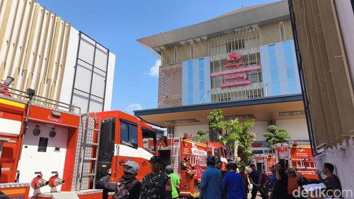 Lokasi kebakaran di proyek RS Amertha Husadha, Denpasar, Rabu (29/7/2026).(Putu Yonata/detikBali)
