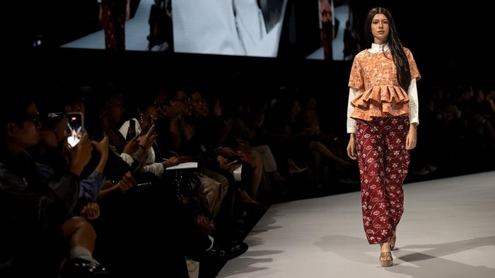 Koleksi Adrie Basuki di JF3 Fashion Festival 2026