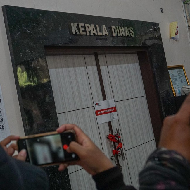 KPK Segel Kantor Dinas PUPR dan Dua Rumah di Pemalang