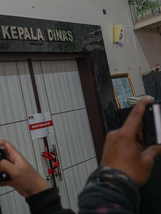 KPK Segel Kantor Dinas PUPR dan Dua Rumah di Pemalang
