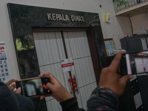 Video: KPK Segel Ruang Kepala DPUPR Pemalang dan 2 Unit Rumah Usai OTT