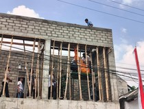 Kuli Bangunan di Kota Blitar Tewas Tersetrum Saat Plester Tembok