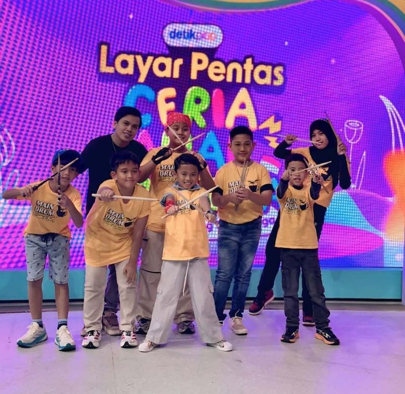 Layar Pentas Ceria Anak Indonesia Anggota komunitas Komunitas Main Drum Bareng asuhan Yoiqball meramaikan perayaan Hari Anak Nasional 2026 detikcom Layar Pentas Ceria Anak Indonesia.