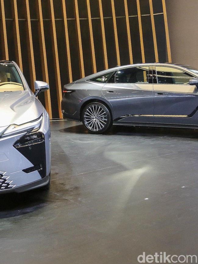 Lexus Boyong ES Terbaru ke Indonesia, Ada Pilihan Hybrid dan Listrik