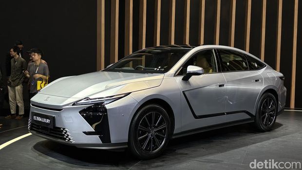 Lexus ES Hybrid dan Listrik Meluncur di GIIAS 2026, Harga Mulai Rp 1,2 Miliaran
