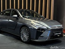 Pesona Lexus ES Terbaru Menggoda Orang Tajir Indonesia