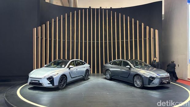 Lexus ES Hybrid dan Listrik Meluncur di GIIAS 2026, Harga Mulai Rp 1,2 Miliaran