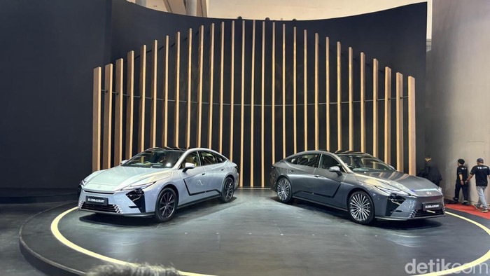 Lexus ES Hybrid dan Listrik Meluncur di GIIAS 2026, Harga Mulai Rp 1,2 Miliaran