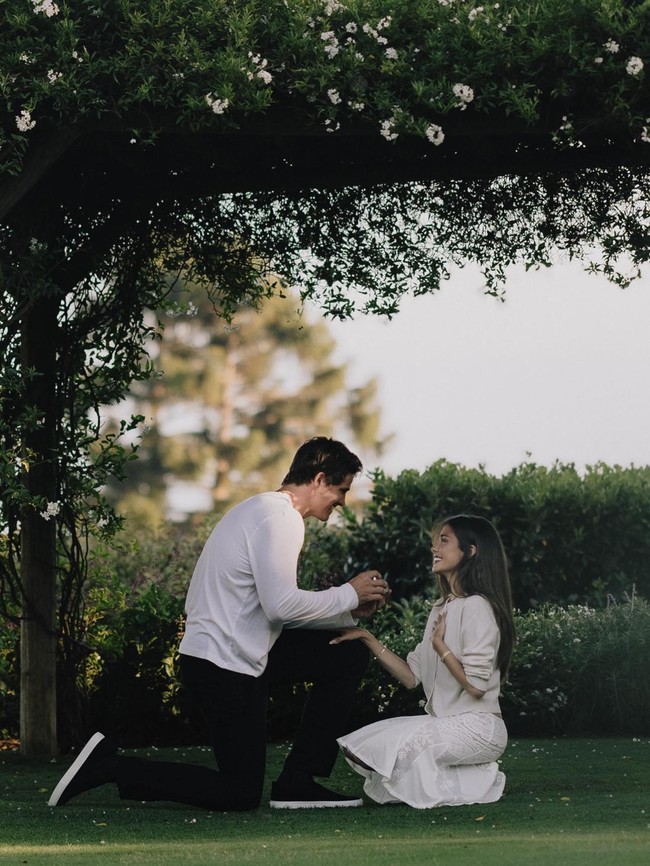 Momen Madison Beer Dilamar Pemain Football Amerika Justin Herbert