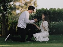 Momen Madison Beer Dilamar Pemain Football Amerika Justin Herbert