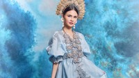 Maizura mengenakan gaun berwarna biru muda yang dihiasi detail payet. Perempuan Bugis, tulisnya dilihat di Instagram, Rabu (29/7/2026). (Foto: dok Instagram maiiizura)