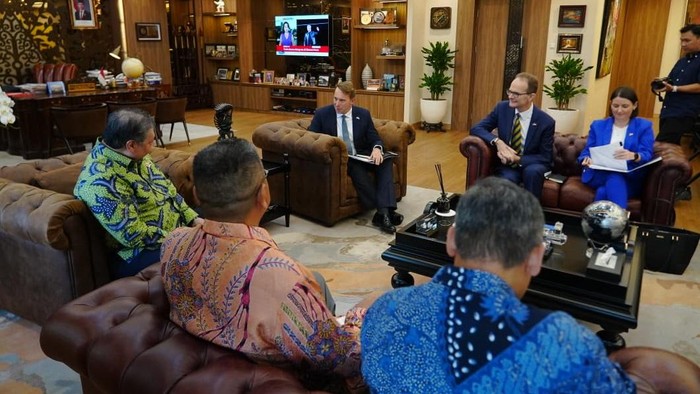 Menko Perekonomian Airlangga Hartarto & Pejabat Inggris