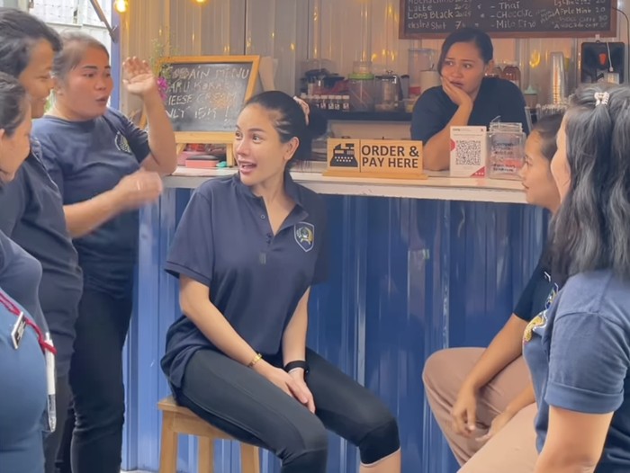 Nikita Mirzani perlihatkan fasilitas rutan untuk video call.