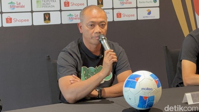 Pelatih PSMS Eko Purjianto
