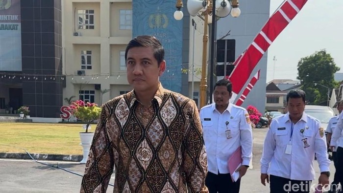Plt Bupati Sukoharjo Eko Sapto Purnomo, saat mendatangi Mapolresta Solo, Rabu (29/7/2026).
